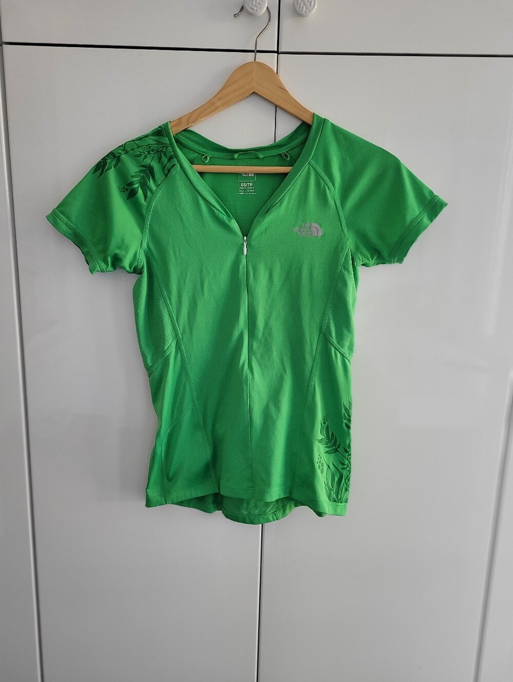 The North Face Women's Bright Green Short-Sleeve Zip Tee Size XS